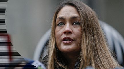 Dominique Huett, l'une des femmes accusant Harvey Weinstein d'agression sexuelle, lors d'une conférence de presse avec plusieurs femmes accusant le producteur de violences sexuelles, le 6 janvier 2020 à New York (Etats-Unis).&nbsp; (KENA BETANCUR / GETTY IMAGES NORTH AMERICA / AFP)