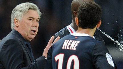 Nene en discussion avec Carlo Ancelotti