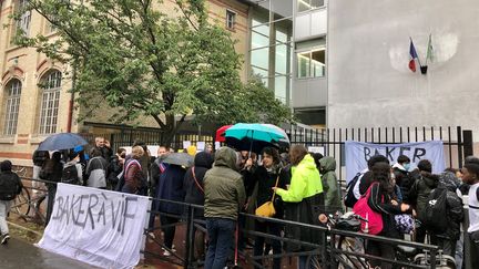 Opération "Collège mort" des parents et enseignants du collège Joséphine-Baker à Saint-Ouen, le 5 octobre 2021. (NOEMIE BONNIN / RADIO FRANCE)