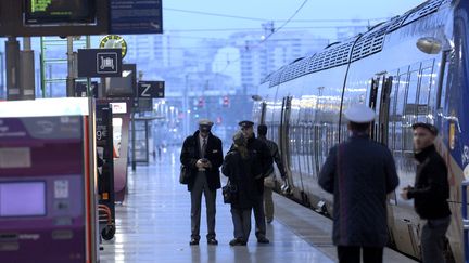 &nbsp; (Les syndicats protestent contre la généralisation du dispositif "agent seul" © Maxppp)