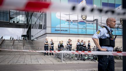 Le centre commercial Fields, à Copenhague, fermé après une fusillade qui a fait trois morts et plusieurs blessés, le 4 juillet 2022. (MADS CLAUS RASMUSSEN / RITZAU SCANPIX / AFP)