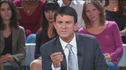 Manuel Valls sur le plateau de "Des paroles et des actes, le débat des primaires". (FranceTV)