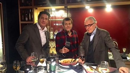 Le sommelier&nbsp;Gérard Margeon, Laurent Mariotte et Alain Ducasse. (Laurent Mariotte / Radio France)