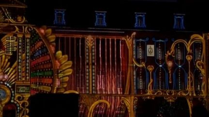 Les illuminations sur les murs de l&#039;hôtel de ville de Caen
 (France 3 / CultureBox)