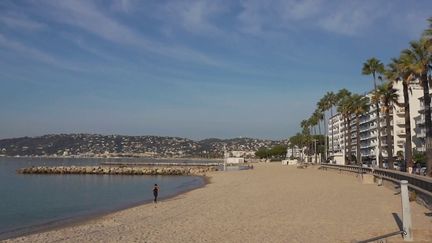 Pénurie de carburant : les vacances de la Toussaint vont-elles être impactées ?  (FRANCE 2)