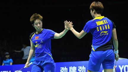 Yu Yang (&agrave; gauche) et sa co&eacute;quipi&egrave;re de double Wang Xiaoli lors d'un match contre la Cor&eacute;e du Sud durant les championnats du monde par &eacute;quipes de badminton &agrave; Wuhan (Chine), le 26 mai 2012. (XIAO XI / IMAGINECHINA/AFP)