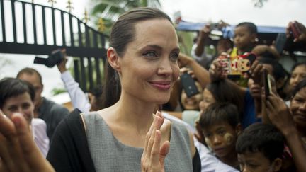 Angelina Jolie dans un camp de réfugiés en Birmanie en août 2015.
 (Ye Aung Thu / AFP)