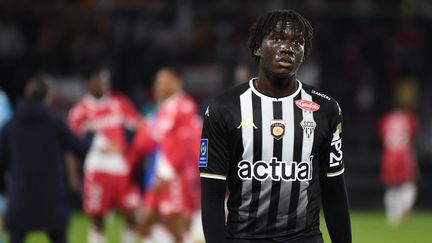 Batista Mendy lors de la défaite des Angevins face à Monaco, le 1er décembre 2021. (GUILLAUME SOUVANT / AFP)