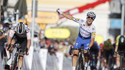 Le Français Julian Alaphilippe (Deceuninck - Quick-Step) remporte la deuxième étape du Tour de France, à Nice (Alpes-Maritimes), dimanche 30 août 2020.&nbsp; (POOL TOUR DE FRANCE / BELGA MAG / AFP)