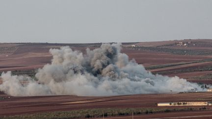 Frappe a&eacute;rienne visant des jihadistes &agrave; Kobani (Syrie), le 15 octobre 2014. (MURAT KULA / ANADOLU AGENCY / AFP)