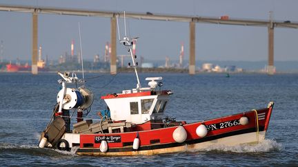 Un bateau de p&ecirc;che &agrave; Saint-Nazaire (Loire-Atlantique), le 15 juillet 2014. (JEAN-SEBASTIEN EVRARD / AFP)