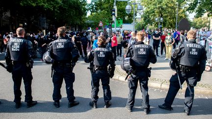 Ds policiers à Hanovre (Allemagne), en septembre 2020. (HAUKE-CHRISTIAN DITTRICH / DPA)