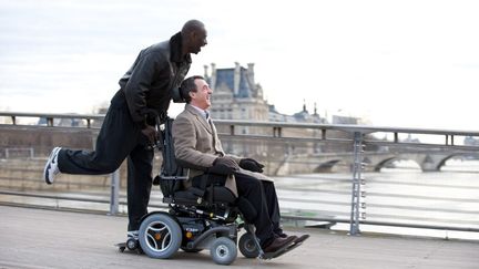 Omar Sy et Fran&ccedil;ois Cluzet dans "Intouchables" d'Olivier Nakache et Eric Toledano.&nbsp; (THE PICTURE DESK / AFP)