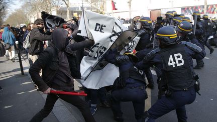 Des débordements dans la mobilisation des jeunes contre la loi travail