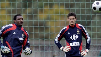 Steve Mandanda et Hugo Lloris.  (FRANCK FIFE / AFP)