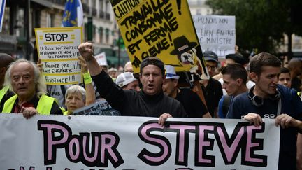 Des manifestants défilent en soutien à Steve&nbsp;Maia Caniço à Paris, le 3 août 2019.&nbsp; (MARTIN BUREAU / AFP)