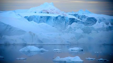 Des icebergs &agrave; perte de vue, photographi&eacute;s le 3 juillet 2012, &agrave; Ilulissat, au Groenland.&nbsp; (THE ASAHI SHIMBUN / GETTY IMAGES)