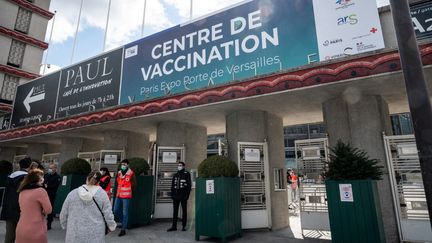 Le centre de vaccination de la porte de Versailles, le 5 mai 2021. (RICCARDO MILANI / HANS LUCAS)