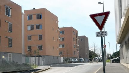 Le quartier de la Devèze à Bézier (Hérault) où a été interpellée, dans la nuit du samedi 3 au dicmanche 4 mars 2021, une jeune fille de 18 ans soupçonnée d'avoir voulu commettre un attentat. (PIERRE SALIBA / MAXPPP)