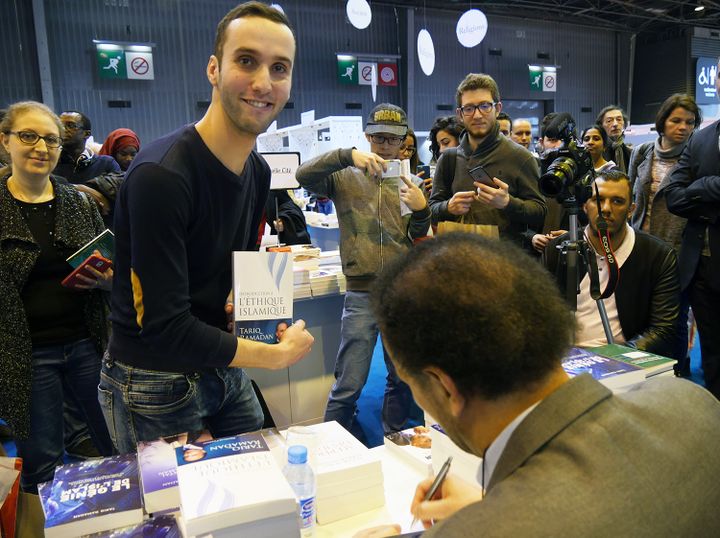 Saadi Boussaidi, étudiant à la dédicace de tariq Ramadan, square Religions, Culture et Société
 (Laurence Houot / Culturebox)