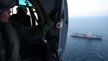 Le porte-avions "Charles-de-Gaulle", le 7 février 2024 en Méditerranée. (LE PARISIEN / ARNAUD JOURNOIS / MAXPPP)