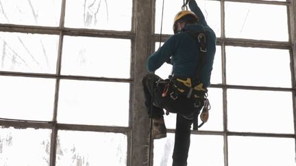 Reconversion : rencontre avec Everest Leblanc, un jeune boulanger devenu cordiste