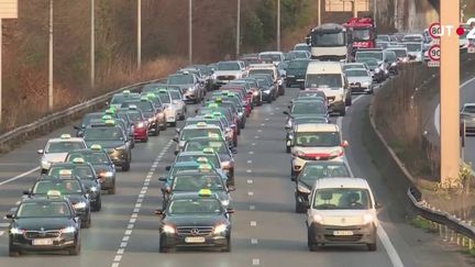 Après les agriculteurs, la colère gagne le BTP et les taxis. (France 2)