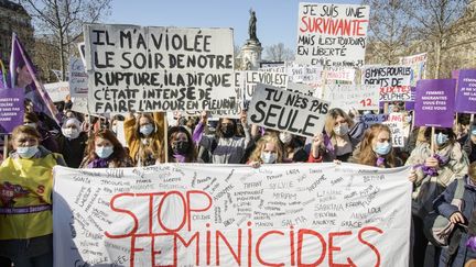 Manifestation féministe le 7 mars 2021 à Paris avant la Journée internationale des droits des femmes. (JACOPO LANDI / HANS LUCAS / AFP)