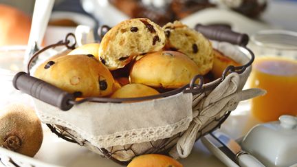 Le groupe Brioche Pasquier menace de poursuivre les start-up qui utilisent le nom "pitch", marque déposée de sa brioche aux pépites de chocolat. (PIAZZAGABRIELLA / ROOM RF / GETTY IMAGES)