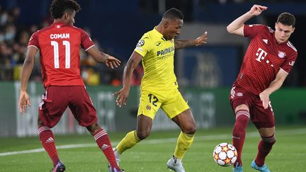 Le Bayern de Kingsley Coman et Benjamin Pavard a chuté à Villarreal, mercredi soir. (CHRISTOF STACHE / AFP)