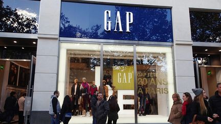 Un magasin Gap sur les Champs-Elysées à Paris, le 10 novembre 2013.&nbsp; (MAXPPP)