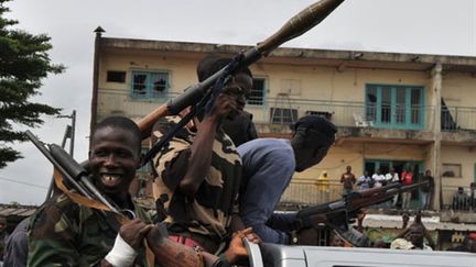 Combattants d'Alassane Ouattara (Abidjan, 26 mars 2011) (AFP / Issouf Sanogo)