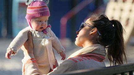 L'instant choupi: Jessica Alba et sa fille Haven. On attendra qu'elle vieillisse un peu pour se moquer de son bonnet &agrave; oreilles #deontologie (WENN / SIPA)