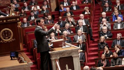 &nbsp; (Manuel Valls à l'Assemblée lors de l'hommage aux victimes des attentats de janvier. Ce jour-là, le Premier ministre défend la loi anti-terroriste votée quelques semaines plus tôt © MaxPPP)