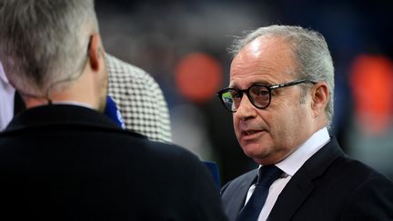 Luis Campos avant le match de Ligue des champions entre le PSG et Benfica, au Parc des Princes, le 11 octobre 2022. (FRANCK FIFE / AFP)