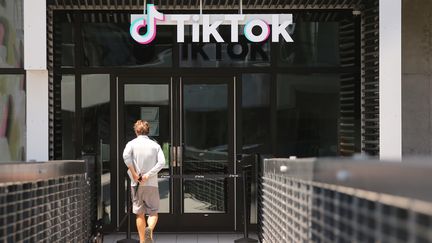 Les bureaux de TikTok à Culver City, en Californie (Etats-Unis), le 27 août 2020.&nbsp; (MARIO TAMA / GETTY IMAGES NORTH AMERICA / AFP)