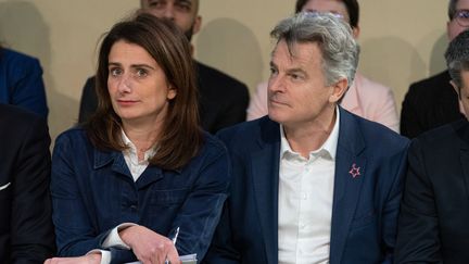 Marine Tondelier, secrétaire nationale d'Europe-Ecologie-Les Verts (EELV) et Fabien Roussel, député du Parti communiste français (PCF), lors d'un meeting au gymnase Japy à Paris le 17 janvier 2023. (SAMUEL BOIVIN / NURPHOTO / AFP)