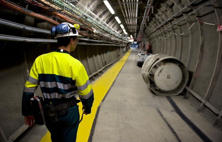 A l'intérieur du laboratoire souterrain de l'Andra à Bure (Meuse), le 28 juin 2011. (JEAN-CHRISTOPHE VERHAEGEN / AFP)