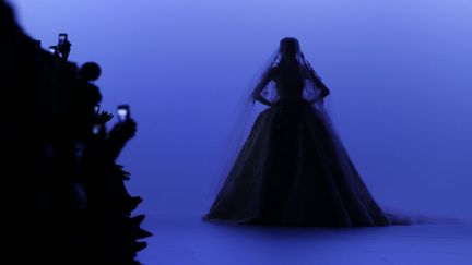 D&eacute;fil&eacute; Elie Saab haute couture printemps-&eacute;t&eacute; 2014 &agrave; Paris, le 22 janvier 2014. (GONZALO FUENTES / REUTERS)