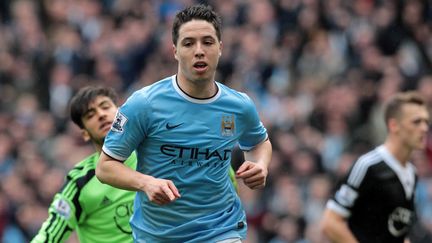 Samir Nasri, le 5 avril 2014, sous les couleurs de son club de Manchester City. (LINDSEY PARNABY / AFP)