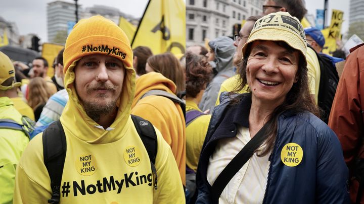 "Rad" (à gauche) et Julie (à droite), deux sympathisants républicains lors de la manifestation du 6 mai 2023 à Londres (Royaume-Uni). (PIERRE-LOUIS CARON / FRANCEINFO)