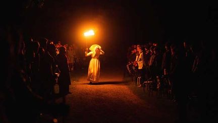 &nbsp; (Pour assister à cette représentation de Macbeth un peu particulière, il faut un silence total, et un noir total. © Erwan Nicolas)