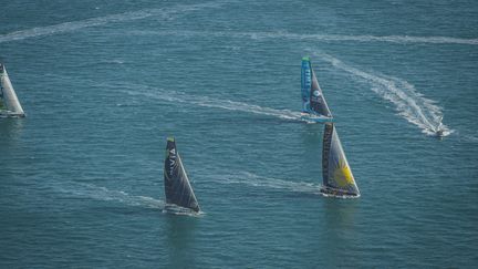 Charlie Dalin sur l'imoca Apivia (PIERRE BOURAS / DPPI MEDIA)