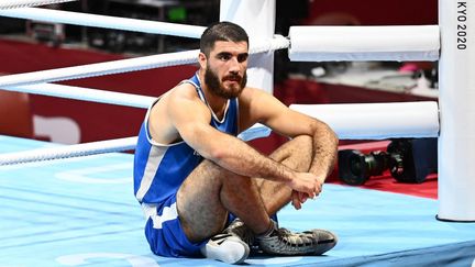 Le boxeur Mourad Aliev après avoir été disqualifié en quarts de finale des Jeux olympiques de Tokyo, le 1e août 2021. (RAMIL SITDIKOV / SPUTNIK)