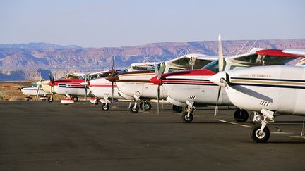 Des avions priv&eacute;s sur l'a&eacute;roport de Page, dans l'Arizona (Etats-Unis). (FRUMM JOHN / HEMIS.FR / AFP)