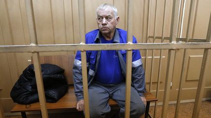 Le conducteur du chasse-neige suspect&eacute; d'&ecirc;tre &agrave; l'origine du crash de l'avion de Christophe de Margerie compara&icirc;t devant un tribunal de Moscou, le 23 octobre 2014. (REUTERS )