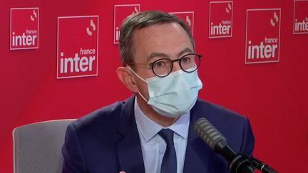 Bruno Retailleau, président du groupe LR au Sénat et conseiller de Valérie Pécresse, le&nbsp;1er février 2022 sur France Inter. (FRANCE INTER / RADIO FRANCE)