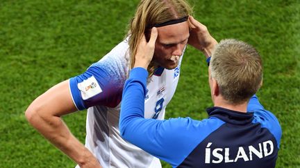 L'Islandais&nbsp;Birkir Bjarnason face à la Croatie le 26 juin 2018 à&nbsp;Rostov&nbsp;(Russie). (KHALED DESOUKI / AFP)