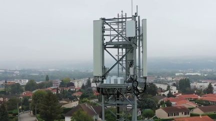 Téléphonie : le déploiement des antennes sur le territoire français fait polémique