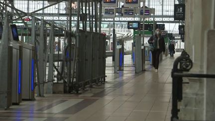 Vacances : entre tempête et grève, les départs perturbés à la gare de Lyon